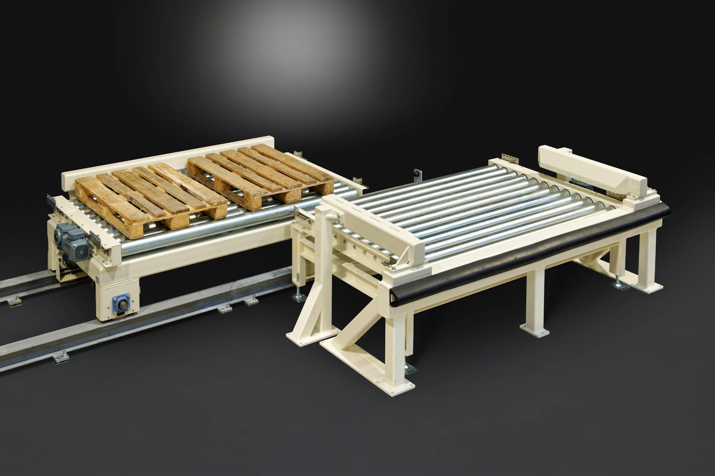 Moving carriage for pallets