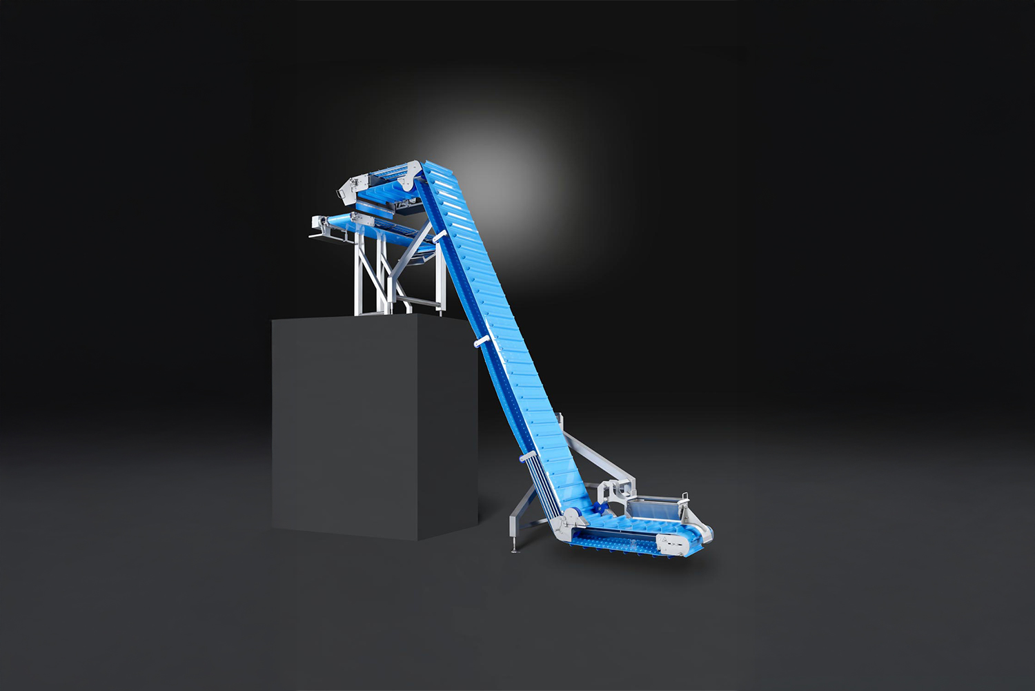 Vertical conveyor with cranked flights