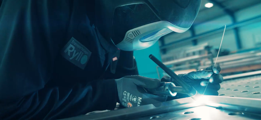 Schweißarbeit an Fördertechnik-Komponenten – Transportanlagen Ryll